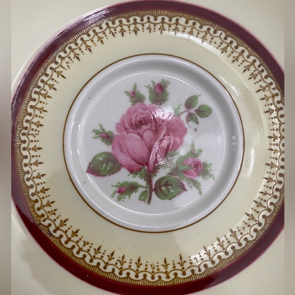 CROWN DUCAL BURGUNDY AND CREAM WITH GOLD TRIM AND A ROSE IN CUP AND ON SAUCER - Picture 6 of 12